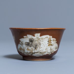 A Chinese capucin-ground grisaille and gilt cup and saucer, Qianlong — 照片 4