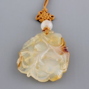 A Chinese carved agate pendant, 19/20th C — foto 3