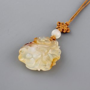 A Chinese carved agate pendant, 19/20th C — foto 4