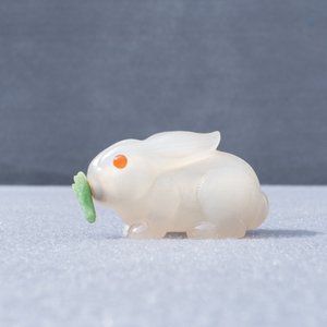 A Chinese carved agate snuff bottle in the shape of a rabbit, 19/20th C. — 照片 8