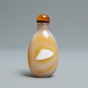 A Chinese carved agate snuff bottle with musicians, 19/20th C. — 照片 3