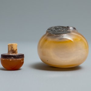 A Chinese carved agate snuff bottle with musicians, 19/20th C. — 照片 7
