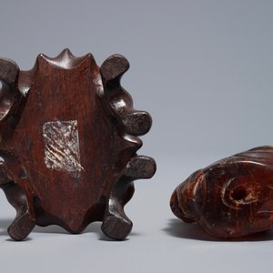 A Chinese carved amber group of a tiger below a pine tree and a dragon, 19/20th C. — photo 7