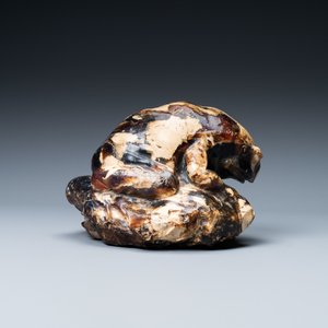 A Chinese carved amber model of a toad, 19/20th C. — photo 3