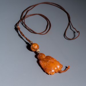 A Chinese carved amber pendant of a Bodhisattva — photo 1