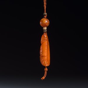 A Chinese carved amber pendant of a Bodhisattva — photo 3