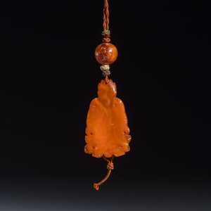 A Chinese carved amber pendant of a Bodhisattva — photo 4