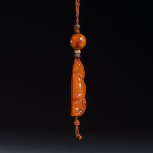 A Chinese carved amber pendant of a Bodhisattva — photo 5