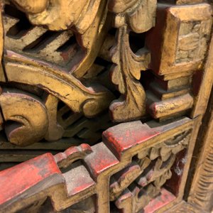 A Chinese carved and gilt wooden panel with red painted characters, 18/19th C. — 照片 22