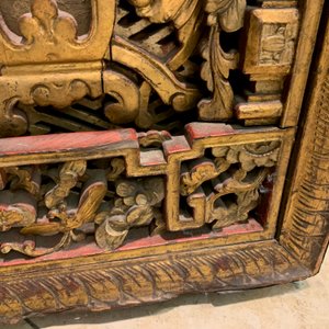 A Chinese carved and gilt wooden panel with red painted characters, 18/19th C. — 照片 9