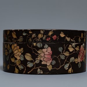 A Chinese carved and inlaid coromandel lacquer box, 17/18th C. — photo 6