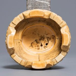 A Chinese carved and reticulated ivory stand, 18/19th C. — 照片 7