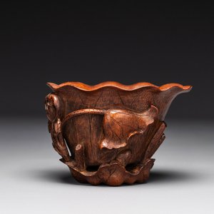 A Chinese carved bamboo 'lotus' libation cup, 17/18th C. — 照片 1