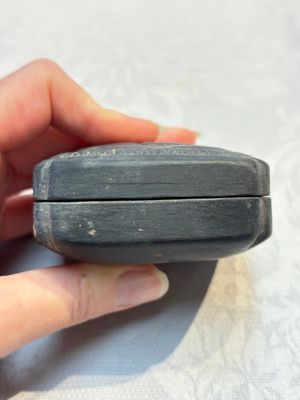 A Chinese carved black pottery 'Mythical Animal' box and cover, Yuan/Ming — 照片 2