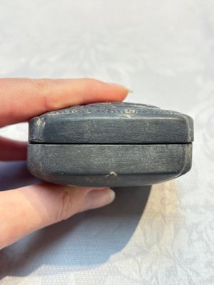A Chinese carved black pottery 'Mythical Animal' box and cover, Yuan/Ming — 照片 4