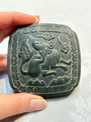 A Chinese carved black pottery 'Mythical Animal' box and cover, Yuan/Ming — 照片 6