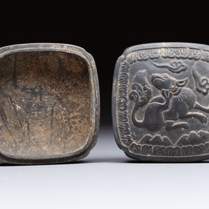A Chinese carved black pottery 'Mythical Animal' box and cover, Yuan/Ming — 照片 1