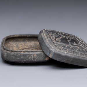 A Chinese carved black pottery 'Mythical Animal' box and cover, Yuan/Ming — 照片 2