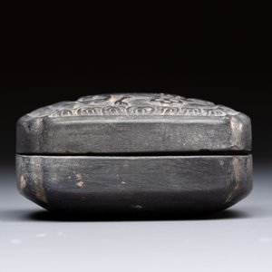 A Chinese carved black pottery 'Mythical Animal' box and cover, Yuan/Ming — 照片 5