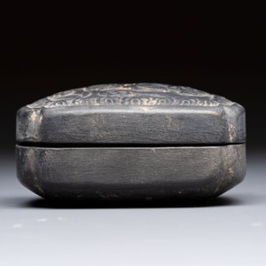 A Chinese carved black pottery 'Mythical Animal' box and cover, Yuan/Ming — 照片 6