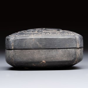A Chinese carved black pottery 'Mythical Animal' box and cover, Yuan/Ming — 照片 7
