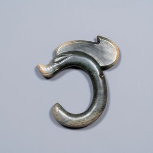 A Chinese carved celadon jade 'pig dragon 豬龍', probably 20th C. — photo 2