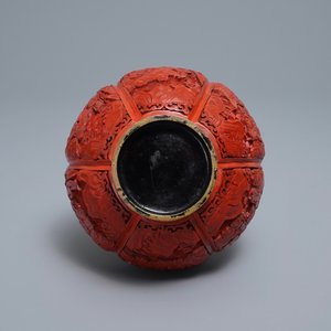 A Chinese carved cinnabar lacquer bottle vase, 19/20th C. — photo 9