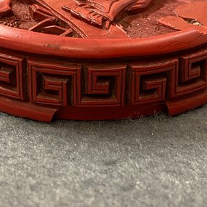 A Chinese carved cinnabar lacquer box and cover, 18/19th C. — photo 11