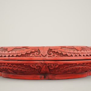 A Chinese carved cinnabar lacquer box and cover, 19th C. — 照片 4