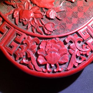 A Chinese carved cinnabar lacquer box and cover, Wanli mark, 18/19th C. — photo 19