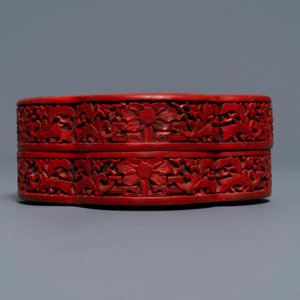 A Chinese carved cinnabar lacquer box and cover, Wanli mark, 18/19th C. — photo 4