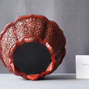A Chinese carved cinnabar lacquer jardinière, Yongzheng/Qianlong — 照片 11