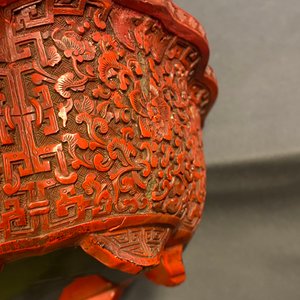 A Chinese carved cinnabar lacquer jardinière, Yongzheng/Qianlong — 照片 14