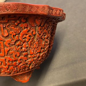 A Chinese carved cinnabar lacquer jardinière, Yongzheng/Qianlong — 照片 15
