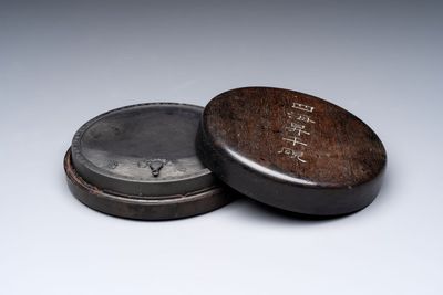 A Chinese carved circular Duan inkstone in a zitan box, signed Dong Jiaozeng 董教增, 18/19th C.