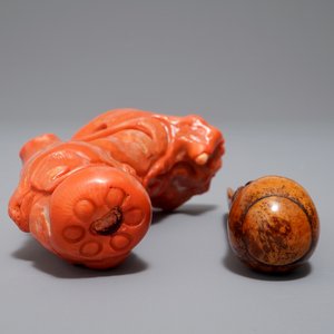 A Chinese carved coral figure and an ivory tea spoon, 19th C. — photo 6