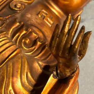 A Chinese carved gilt wood figure of Buddha standing, 18/19th C. — 照片 19