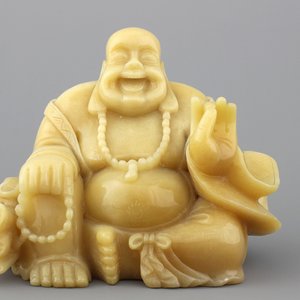A Chinese carved hardstone figure of buddha, 20th C. — 照片 1
