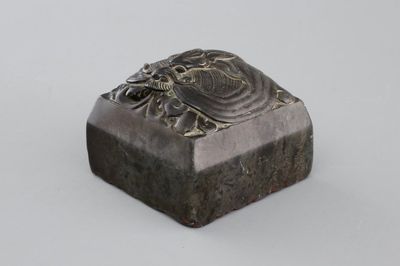 A Chinese carved hardstone square seal, ca. 1900