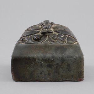 A Chinese carved hardstone square seal, ca. 1900 — foto 2