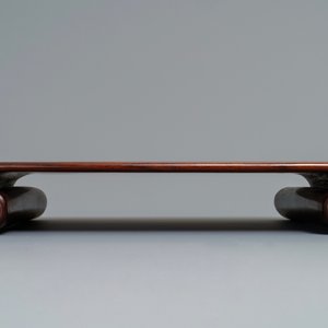 A Chinese carved hardwood stand, 19th C. — 照片 2