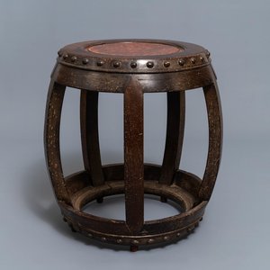 A Chinese carved hardwood stand with rootwood top, 19th C. — 照片 1