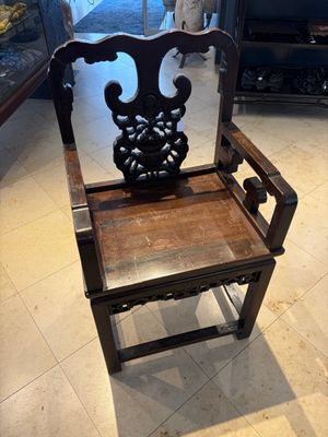 A Chinese carved hongmu armchair, 19th C. — foto 1