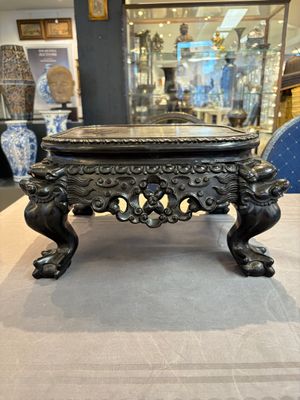 A Chinese carved hongmu stand, Canton 19th C. — 照片 1