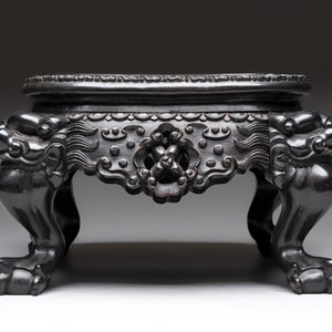 A Chinese carved hongmu stand, Canton 19th C. — 照片 5