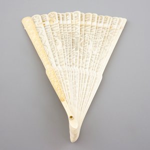 A Chinese carved ivory fan, Canton, 19th C. — photo 4