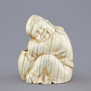 A Chinese carved ivory figure of a sage, signed, 19th C. — photo 2