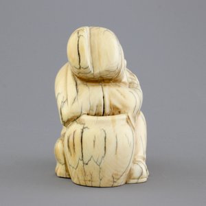 A Chinese carved ivory figure of a sage, signed, 19th C. — photo 3