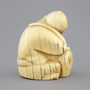 A Chinese carved ivory figure of a sage, signed, 19th C. — photo 4