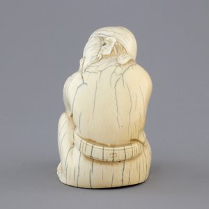 A Chinese carved ivory figure of a sage, signed, 19th C. — photo 5
